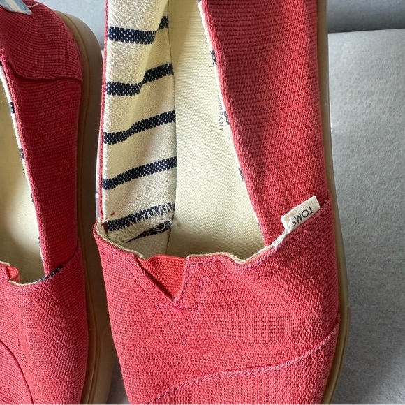 Tom’s Women’s Classic Red Wrap Style Slip In Comfort Flats Brown Sole size W7 - Picture 3 of 10